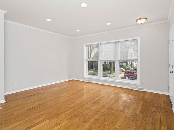 3rd image of 7238 S Cornell Ave Unit 1N