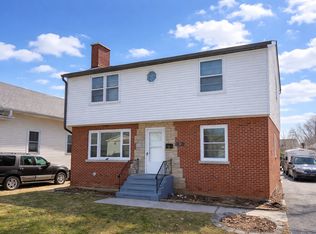 1715 11th St APT 1, Waukegan, IL 60085