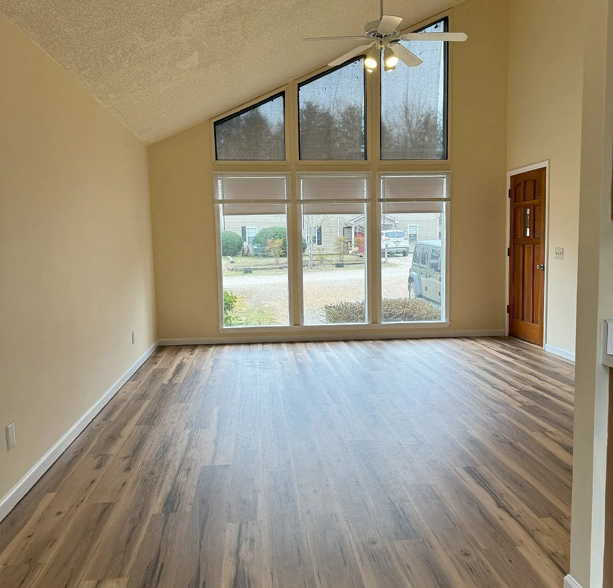 2 bed, 1.5 bath, 961 sqft, $1,150 — Photo 2