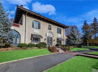 5 North Dr, Great Neck, NY 11021