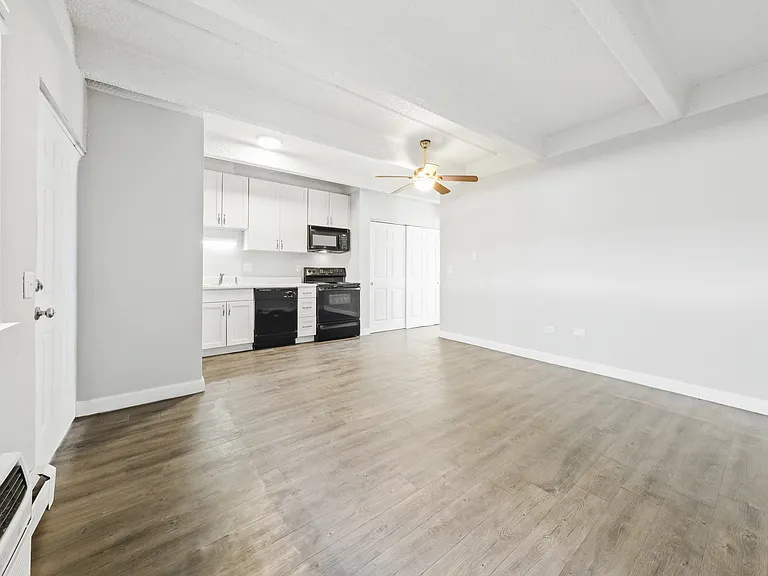Montego Apartments — Photo 6