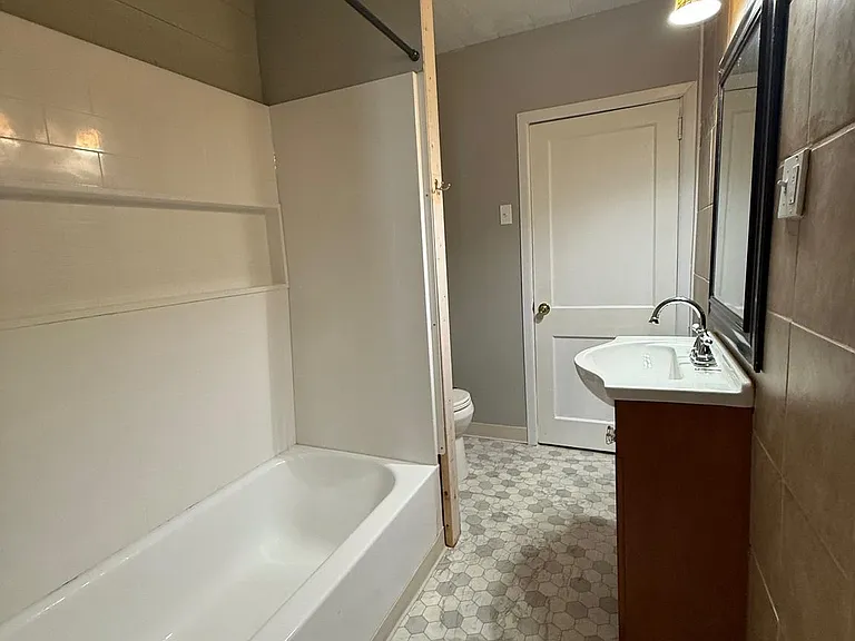 590 Aiken Ave #MAIN — Photo 7