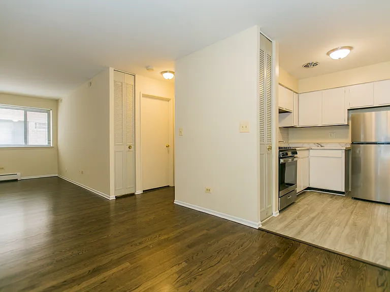 W Deming Pl — Photo 1