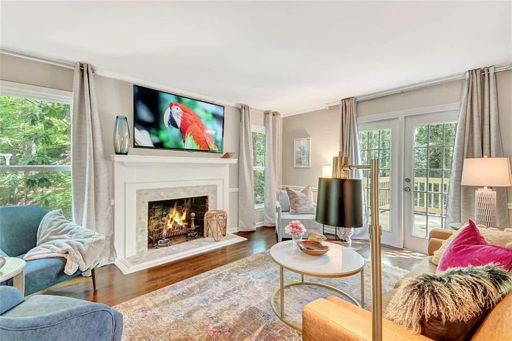 3 bed, 2.5 bath, 1800 sqft, $9,995 — Photo 1