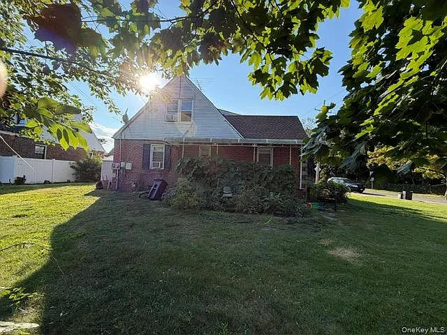 3 bed, 1.0 bath, 1883 sqft, $3,500 — Photo 3
