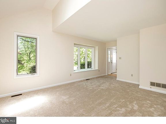 3rd image of 1506 E Kings Hwy
