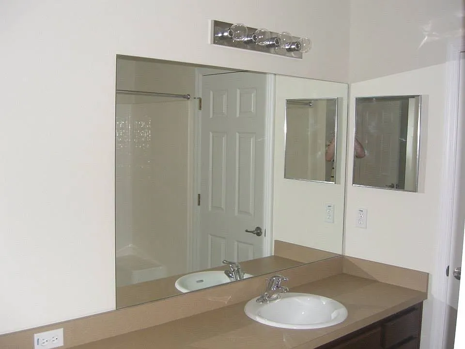 1 bed, 700 sqft, $1,300 — Photo 2