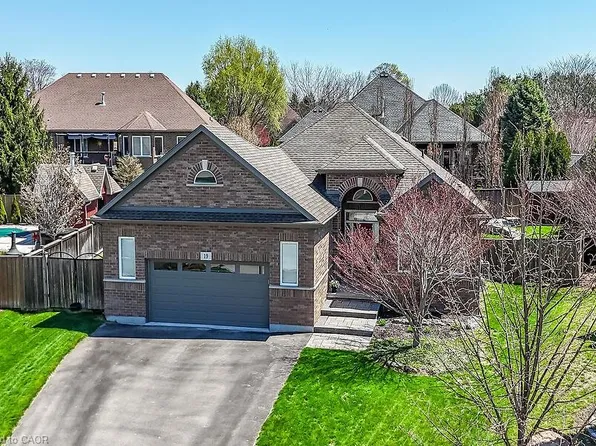 19 Lampman Dr, Pelham, ON L0S 1C0