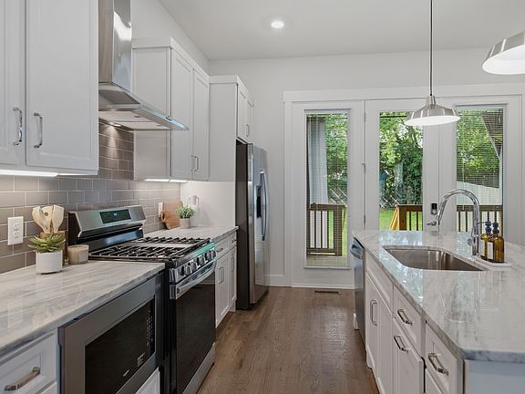 4th image of 1610 Essex Ave