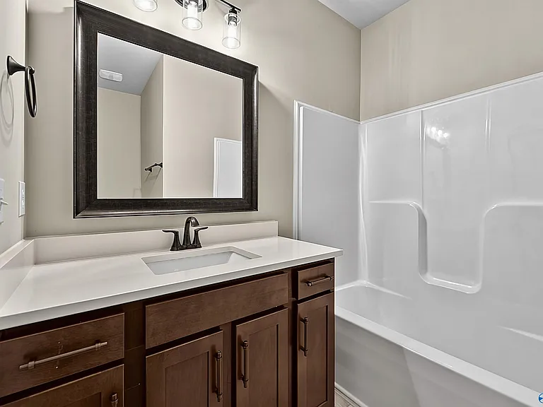114 Hudson River Dr — Photo 34
