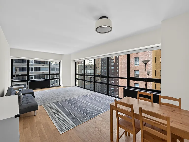 415 E 54th St #10C — Photo 2