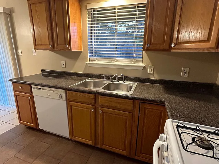 7208 Creekside Dr #D — Photo 10