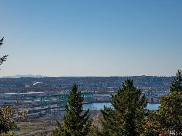 5906 6th St NE, Tacoma, WA 98422