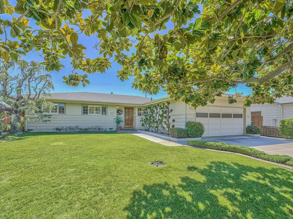 741 Carmelita Dr, Salinas, CA 93901