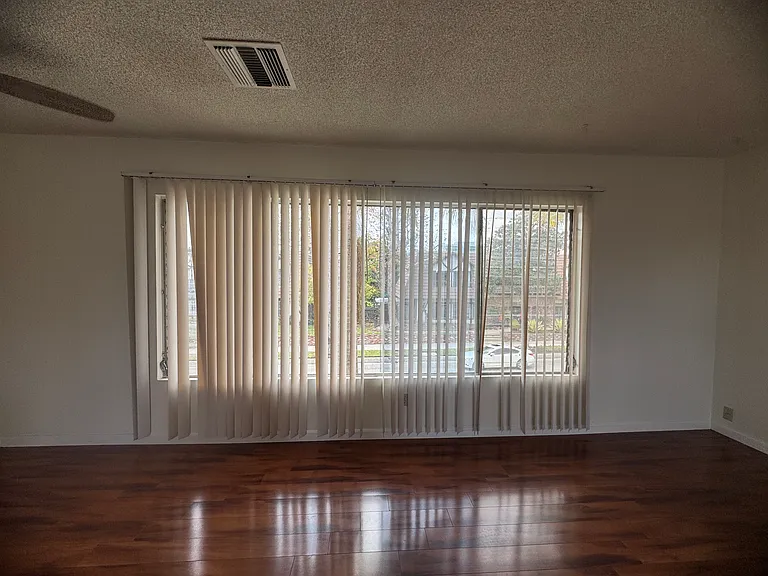 244 S El Molino Ave — Photo 40