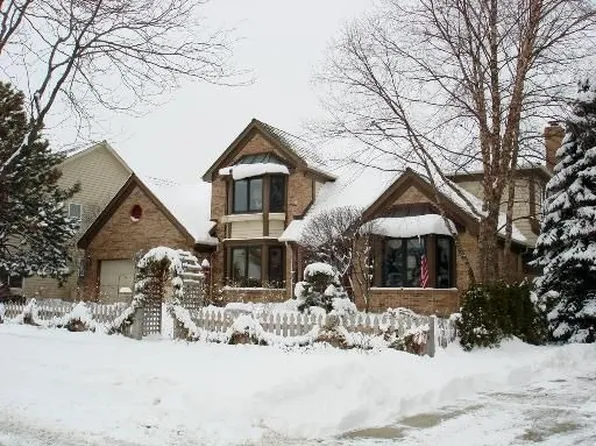 1628 Brentwood Dr, Mundelein, IL 60060