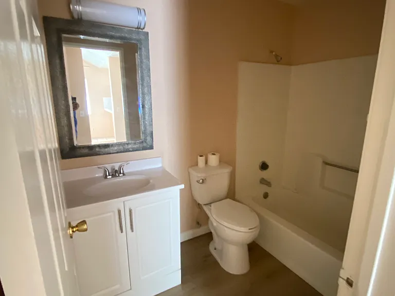 2475 Cedar Ave #R — Photo 5