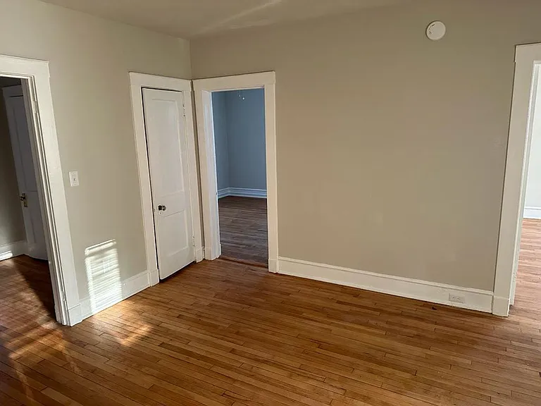 2400 Barton Ave — Photo 27