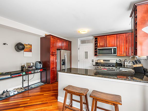 4th image of 3215 N Francisco Ave Unit 2S