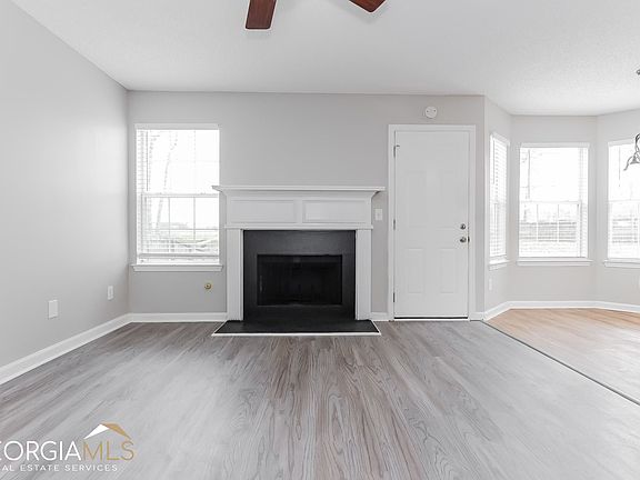 4th image of 145 Penny Ln