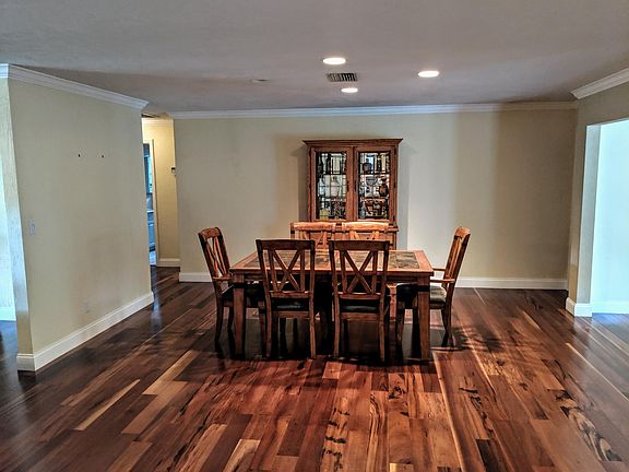 4th image of 20 Brookside Cir