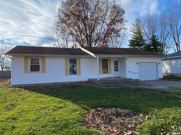 16 Melrose Ln, Lewistown, IL 61542