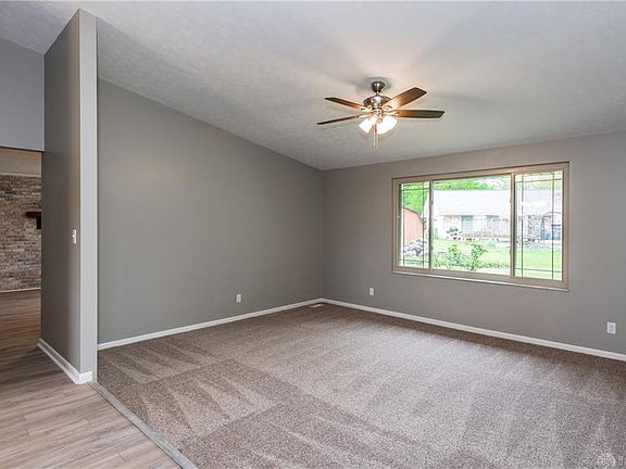 5th image of 979 Hyde Park Dr