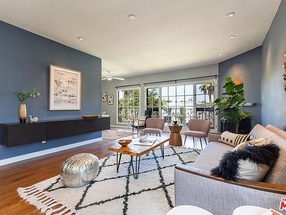 5th image of 822 S Windsor Blvd Unit 202
