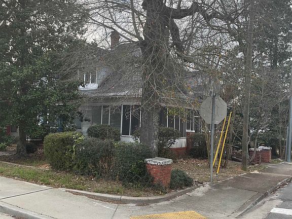 2nd image of 385 Boulevard St