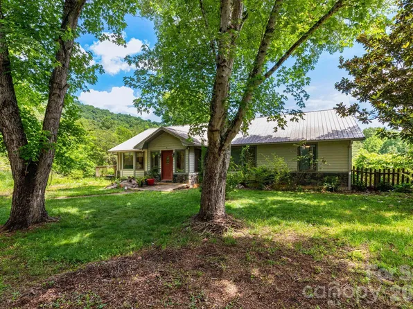 18 Bartlett Rd, Weaverville, NC 28787