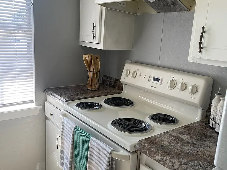 South Point Apartments — Photo 13