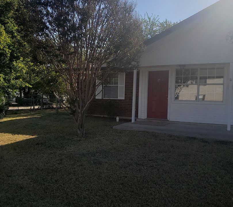 1st image of 206 W Avenue F #A