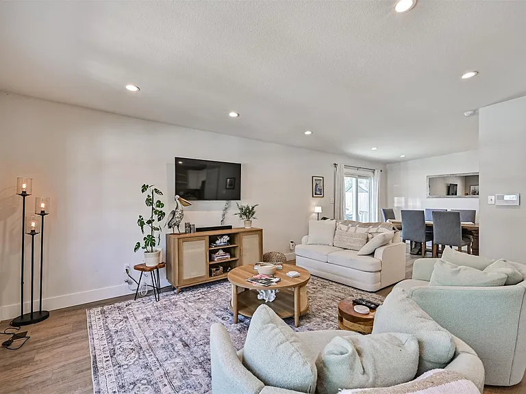 1615 Avenue L — Photo 11
