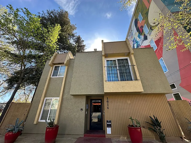Boutique Apartments in Boulevard Park, Includes Gated, Covered Parking! — Photo 18