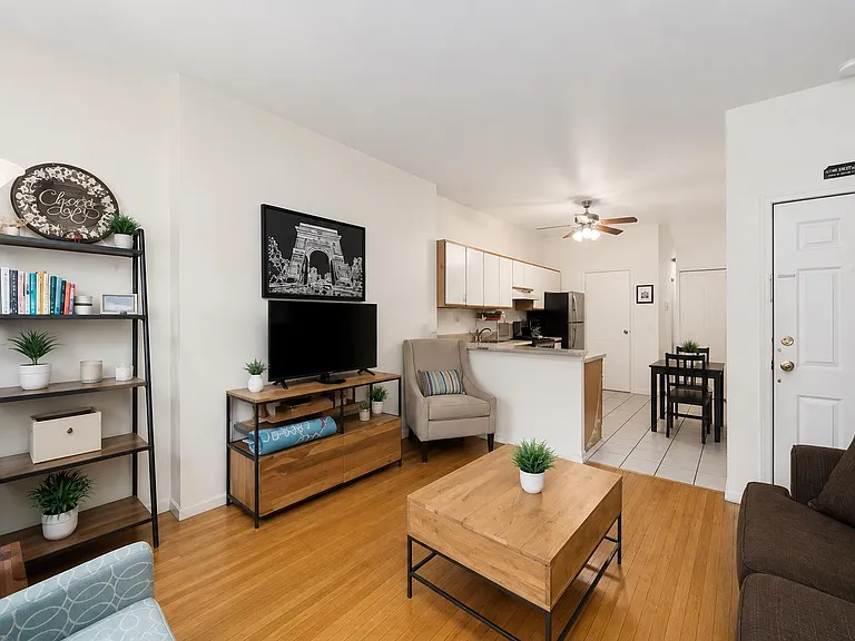 70 Park Ave #3 — Photo 3