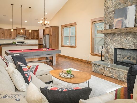 4th image of 560 Clifden Dr