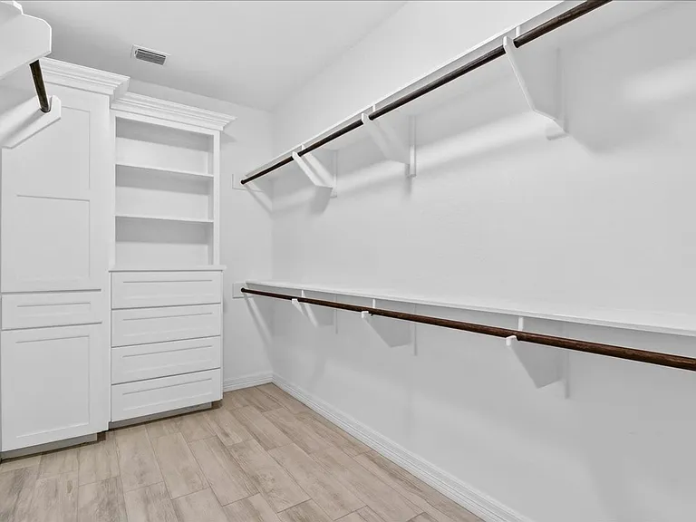 6718 Stuyvesant Ct — Photo 31