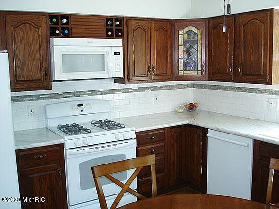 3rd image of 8667 Gardendale Ave SW