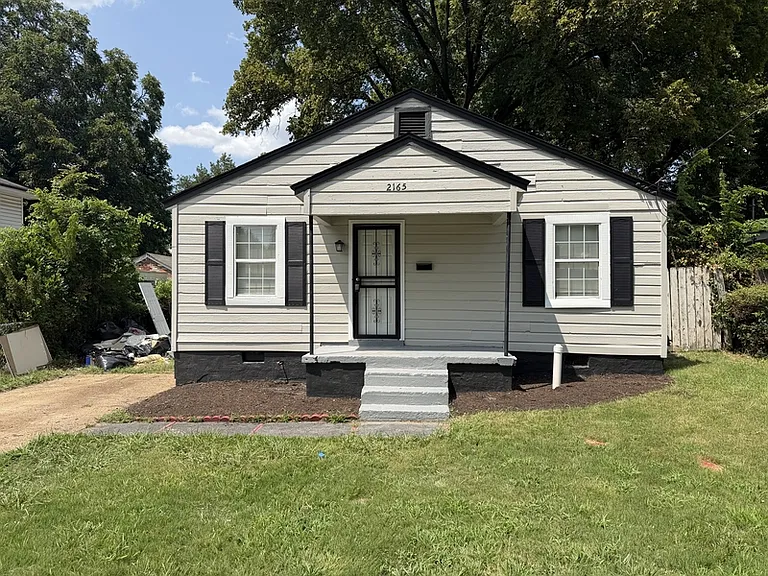 2156 Ethlyn Ave — Photo 2