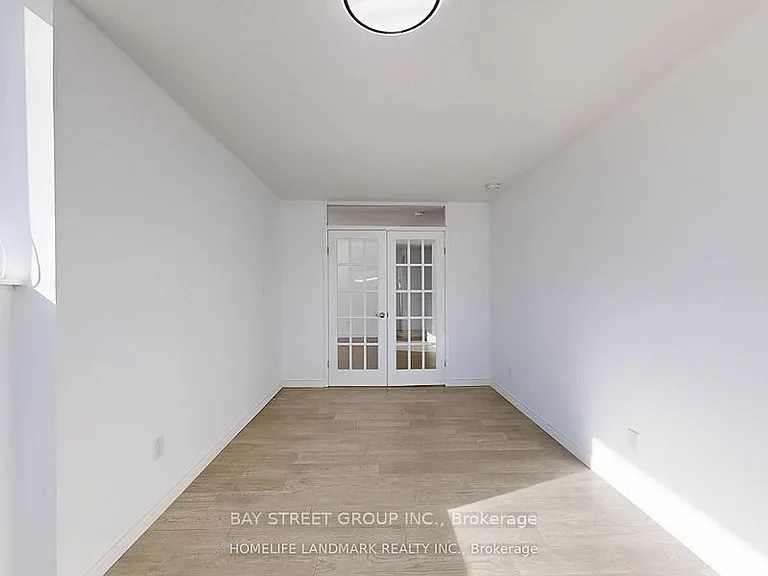 326 Major Mackenzie Dr E #102 — Photo 3