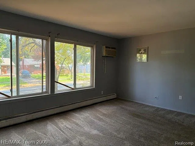 2 bed, 1.0 bath, 800 sqft, $1,250 — Photo 2