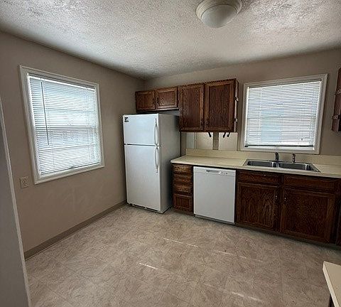 4th image of 1127 Harvard Ave