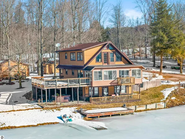 22559 Conrad Rd, Copemish, MI 49625