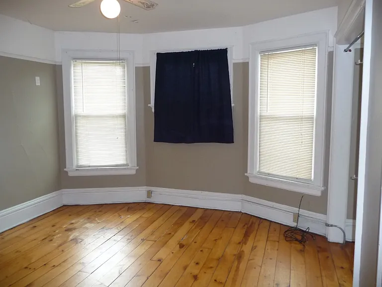 215 N Bassett St — Photo 4