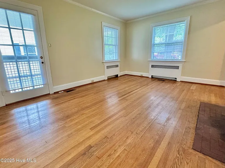 306 Wilson Ave — Photo 5