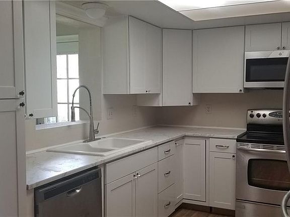 5th image of 1609 Lake Clay Dr