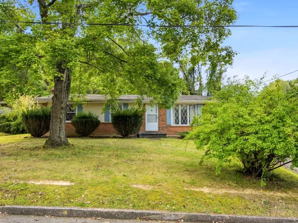 102 Foundry Pl, Radford, VA 24141