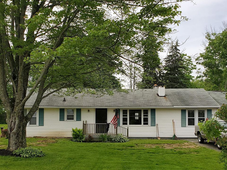 1st image of 825 Mayflower Dr