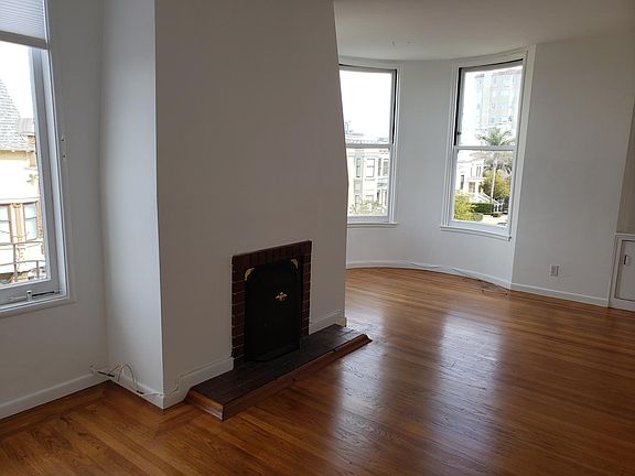 4th image of 2851 Fillmore St APT 4