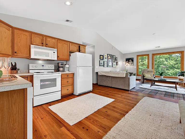 162 Hilltop Ct — Photo 11